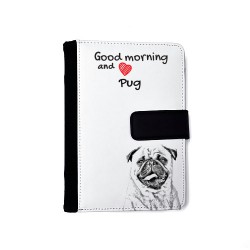 Mops - Notizbuch aus Öko-Leder mit Kalender und dem Abbild von einem Hund.