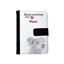 Pumi - Notizbuch aus Öko-Leder mit Kalender und dem Abbild von einem Hund.