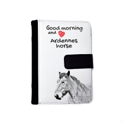 Ardenner - Notizbuch aus Öko-Leder mit Kalender und dem Abbild von einem Pferd.