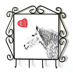 Percheron- ruccia per abiti con l’immagine di un cavallo. Collezione. Cavallo con cuore