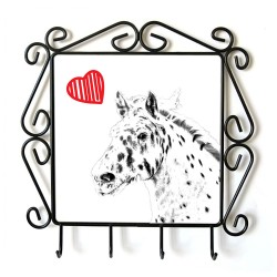 Collection de cintres en métal avec une image du cheval de race. 