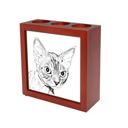 Devon rex, portacandele/portapenne di legno con l’immagine di un gatto