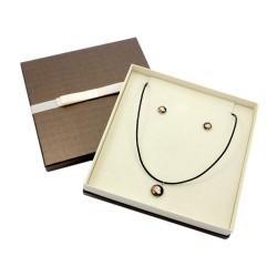 Labrador Retriever (2). Jewelry with box for people who love dogs. Earrings and necklace. Photojewelry.