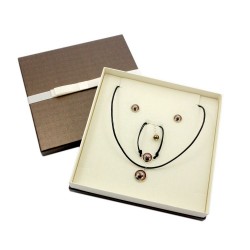 Carlin. Bijoux avec boîte pour ceux qui aiment les chiens. Boucles d’oreilles, bracelet et collier.