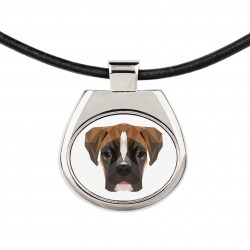 Una collana con un cane Boxer tedesco. Una nuova collezione con il cane geometrico
