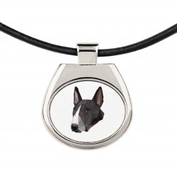 Un collar con un perro Bull terrier inglés. Una nueva colección con el perro geométrico