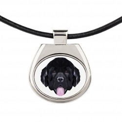 Un collar con un perro Terranova. Una nueva colección con el perro geométrico