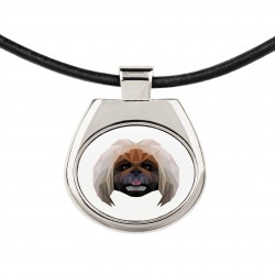 Una collana con un cane Pechinese. Una nuova collezione con il cane geometrico