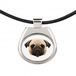 Un collar con un perro Carlino. Una nueva colección con el perro geométrico