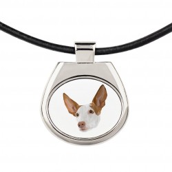 Un collier avec un chien Podenco d'Ibiza. Une nouvelle collection avec le chien géométrique