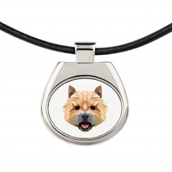 Un collier avec un chien Norwich Terrier. Une nouvelle collection avec le chien géométrique