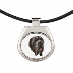 Un collar con un perro Mastín napolitano. Una nueva colección con el perro geométrico
