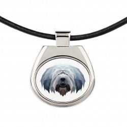 Un collier avec un chien Berger polonais de plaine. Une nouvelle collection avec le chien géométrique