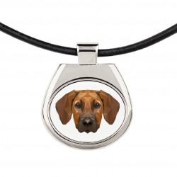 Un collar con un perro Perro Crestado de Rhodesia. Una nueva colección con el perro geométrico