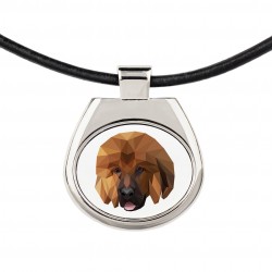 Una collana con un cane Tibetan Mastiff. Una nuova collezione con il cane geometrico