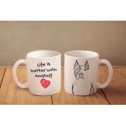 Amerykański staffordshire terier - kubek z wizerunkiem psa i napisem "Life is better...". Wysokiej jakości kubek ceramiczny.