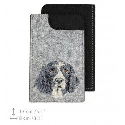 Drentse Patrijshond - A felt phone case with an embroidered image of a dog.