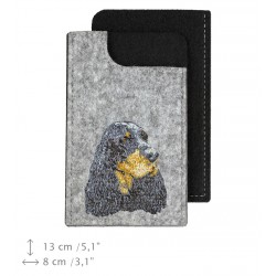 Gordon Setter - A felt phone case with an embroidered image of a dog.