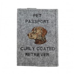 Retriever de pelo rizado - Funda de pasaporte de perro con un bordado. Novedad
