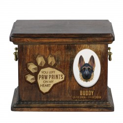 Urna de cenizas de perro con placa de cerámica y descripción