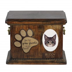 Urn for cat ashes with ceramic plate and sentence