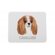 Una alfombrilla de ratón con un perro Cavalier King Charles Spaniel. Una nueva colección con el perro geométrico
