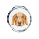 Un miroir de poche avec un chien Golden Retriever. Une nouvelle collection avec le chien géométrique