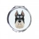 Un espejo de bolsillo con un perro Schnauzer cropped. Una nueva colección con el perro geométrico