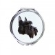 Uno specchio tascabile con un cane Scottish Terrier. Una nuova collezione con il cane geometrico