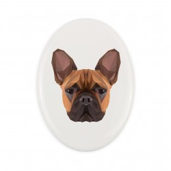 Una lapide in ceramica con un cane Bouledogue français. Cane geometrico