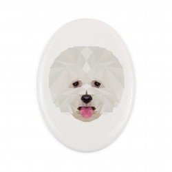 Una lapide in ceramica con un cane Bichon à poil frisé. Cane geometrico