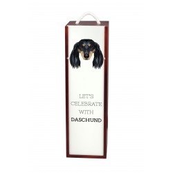 Perro salchicha longhaired - Caja de vino con una imagen de perro.