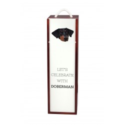 Dobermann uncropped - Caja de vino con una imagen de perro.