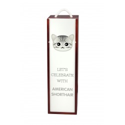 Festeggiamo con il American shorthair. Una scatola di vino con il simpatico gatto Art-Dog